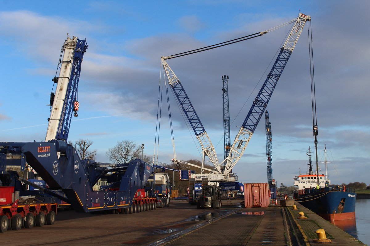 Port Sutton Bridge. Baldwins Liebherr LG1750 discharging a Hyundai SuperGrid Transformer to the Girder Bridge of Collett.

The Transformer was then delivered by road to Eaton Socon National Grid Substation, just off the A1 near St. Neots.

#heavylift #stneots #nationalgrid