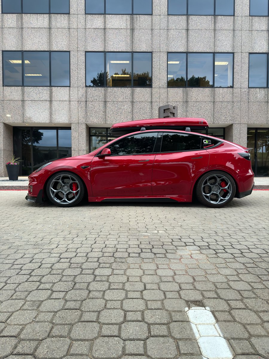 Hieu’s slammed custom Tesla Model Y on UP-05 Forged wheels!