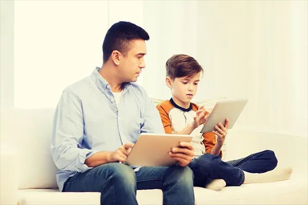 Discover the advantages of digital parenting on Parents Stuff. Learn how technology can enhance child safety, education, and family communication.

buff.ly/3Umrkd7 

#DigitalParenting #digitalparentingtips #TechSavvyParenting #digitalparentingsimplified