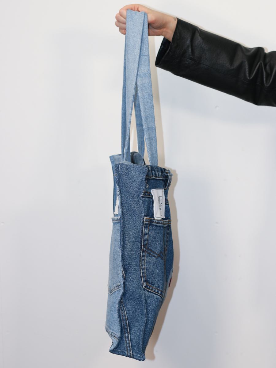NEW IN ✨ This bag is... 💚 Made from denim scraps that otherwise would have ended up in a landfill 💚 Spacious high-quality everyday bag 💚With 3 pockets inside for easier organisation Shop here: l8r.it/xZNc #SustainableFashion #RecycledDenim