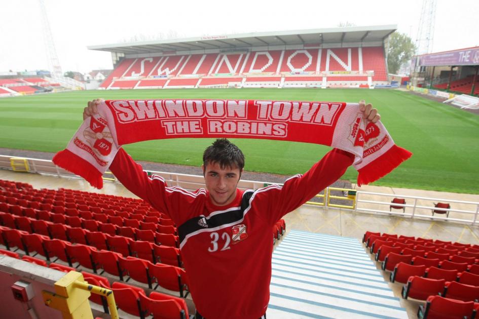 How Swindon Town managed to complete signing Charlie Austin dlvr.it/T6N4N3