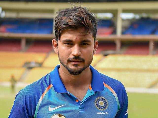 Chokli destroyed his career !

Manish Pandey 💔

#KKRvsMI #KKRvMI