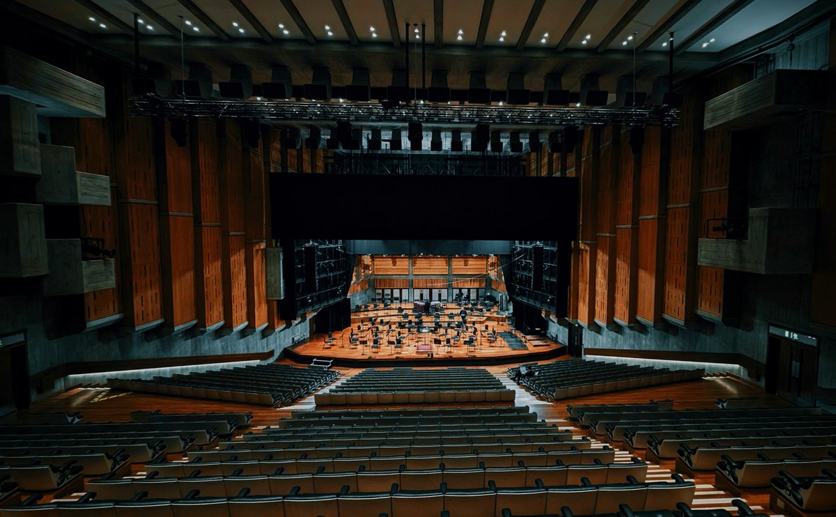 Tonight's venue. We take to the Queen Elizabeth Hall stage at @southbankcentre with a world premiere, a UK premiere and a Berlioz classic. There's still a small number of tickets available if you'd like to join us. southbankcentre.co.uk/whats-on/class…