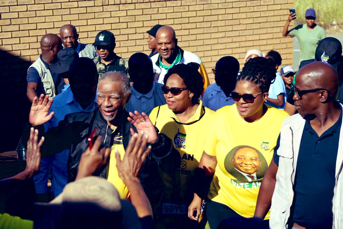 📍The 11th President of the ANC, President Thabo Mbeki on the ground! 🖤💚💛 #VoteANC