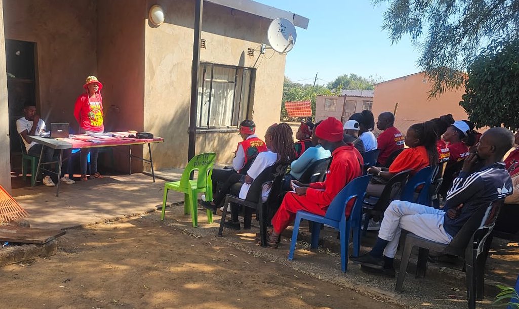 🔺Road To Victory🔺

Today, Convener and Coordinator for Ramotshere Moiloa SRTF, Fgtr. Nonkie Setshwaro and Fgtr. Mapotela Molamuwagae, led a reporting meeting on postering and #MothoMothongCampaing in Zeerust, Ngaka Modiri Molema District.

Let’s go #VoutelaEFF29May!