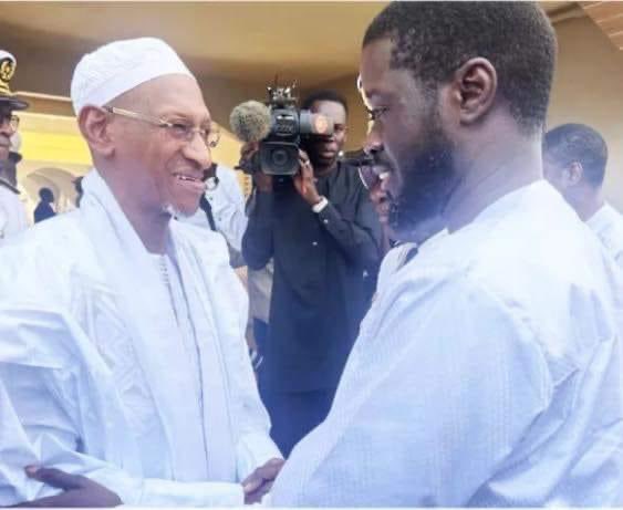 Le Président de la République, Bassirou Diomaye Diakhar Faye, est arrivé cet après-midi à Madina Gounass où il rend une visite de courtoisie au khalife général de cette cité religieuse du département de Vélingara, Thierno Amadou Tidiane Ba, à l’occasion du 83e Daakaa, une…