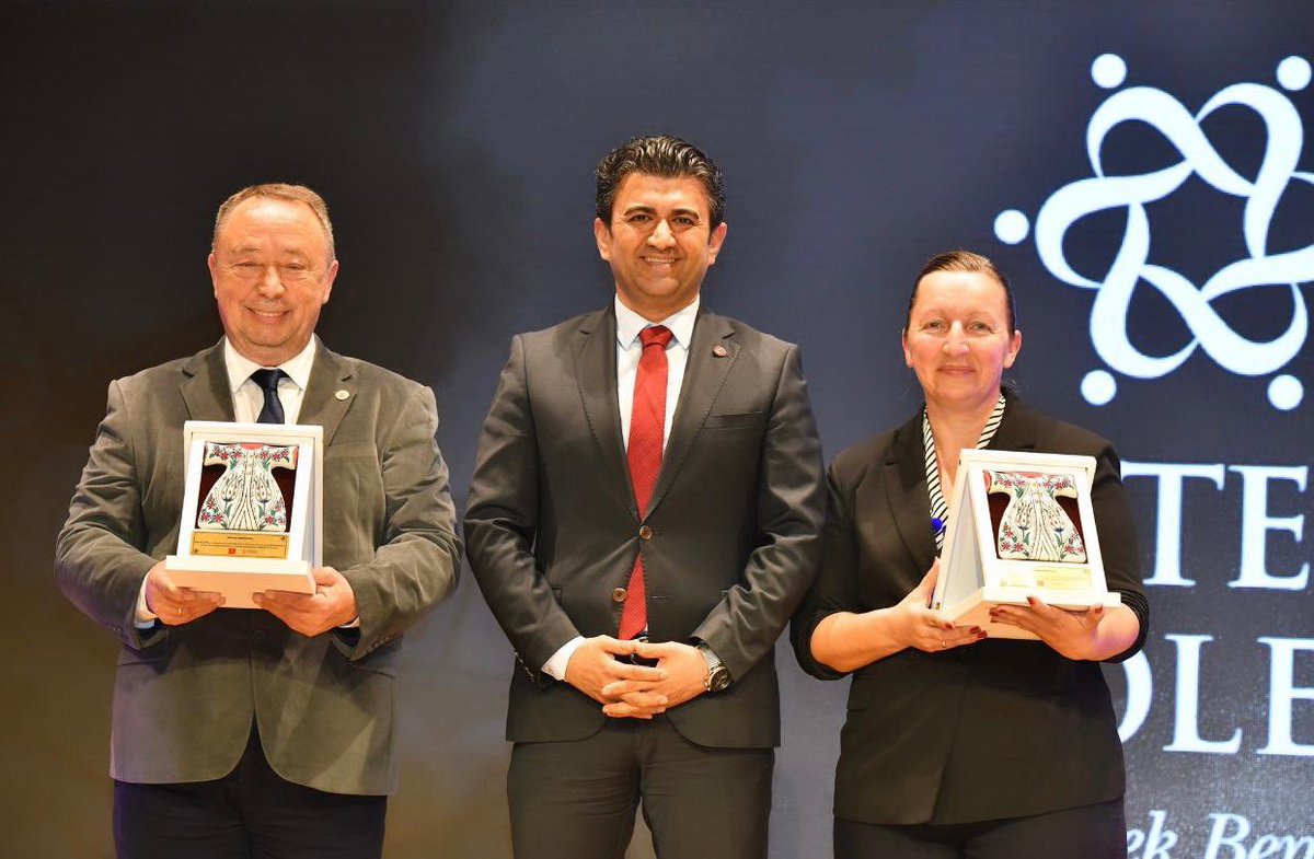 tüm konukları kendilerine hayran bıraktı. Kurucumuz Sayın Ümit Kalko, gecenin anısına tüm takım liderlerine plaket takdim etti ve ardından toplu hatıra fotoğrafı çekildi. <a href="/umitkalko/">Ümit Kalko</a>