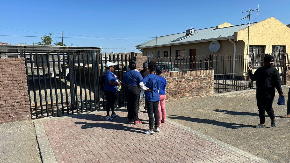 🧢Life is better where the DA governs. It is easier to get a quality education, to get better health care and to grow your business.

The DA was working in #Emthanjeni today as we grow support for our rescue mission.

Choose a better future. #VoteDA to #RescueSA