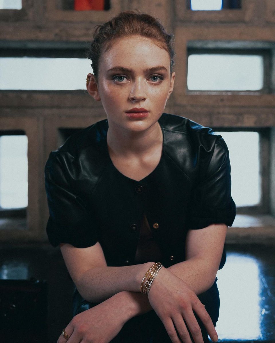 Sadie Sink looking gorgeous for the Chanel Cruise 2024-2025 show.