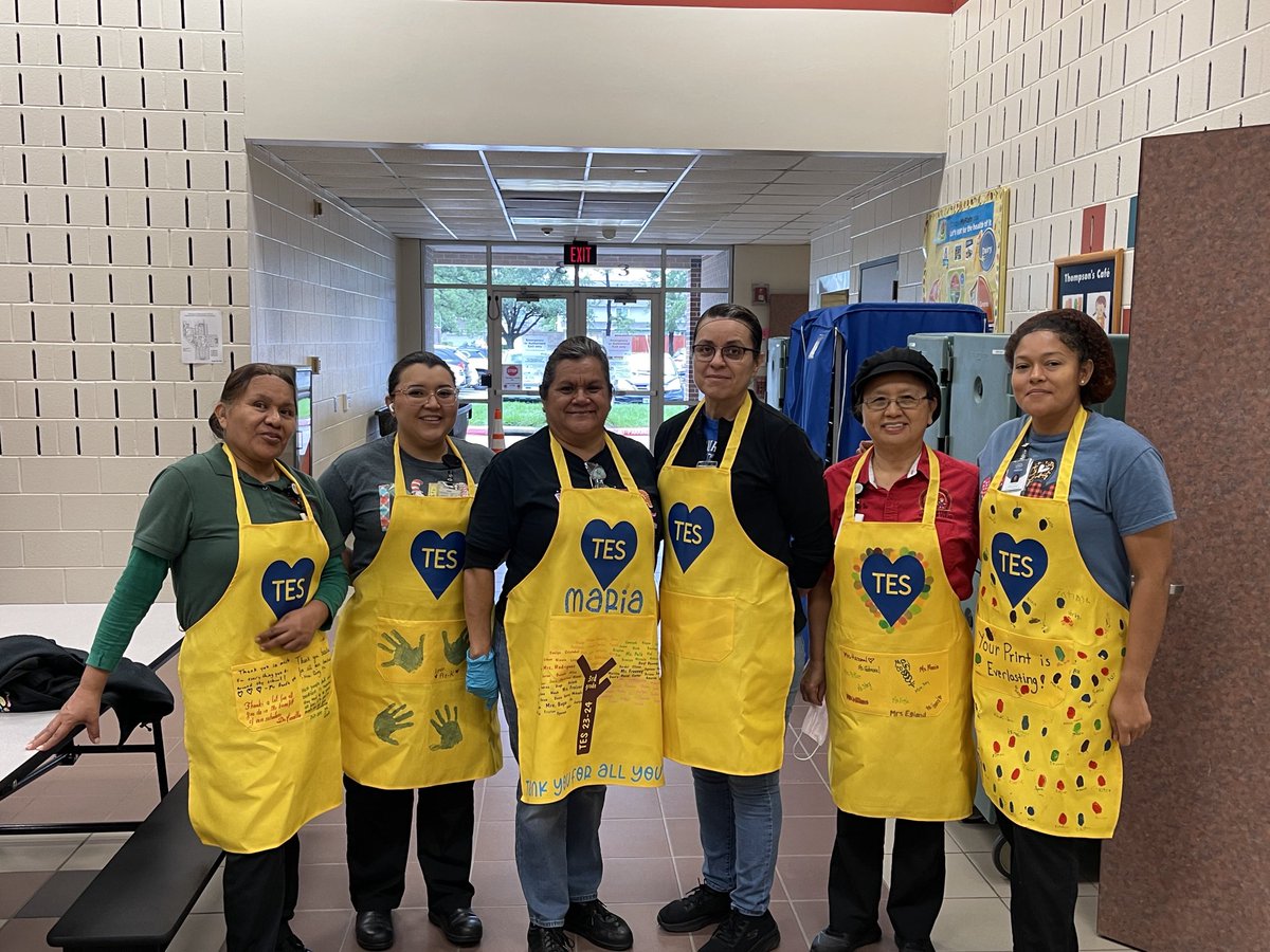 ⁦@TES_Spring⁩ 💙 our #superlunchheros so much our grade levels each decorated a “cape” for them! Happy #schoollunchhero day! ⁦@DayTyme5⁩ ⁦@SpringISD⁩ ⁦@SpringISD_Super⁩
