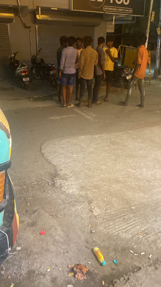 A group of youngsters threatening the public with big machete near Madipakkam Ponniammanmedu kovil bus stop opposite to hotel Ruchi @tnpoliceoffl they seems like they are intoxicated.please hurry