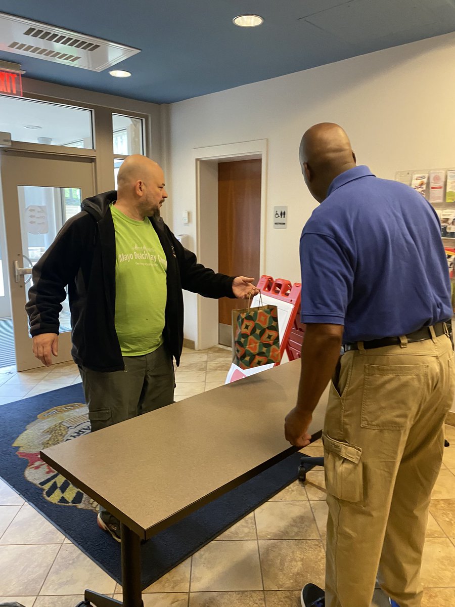 Thank you to all the #Bowie residents who stopped by last Saturday to drop off their expired, or unused prescription medication 💊 We collected 11 bags of medicine amassing 346 pounds! 🫡 💙🚓 #DrugTakeBackDay #DMV #DEA