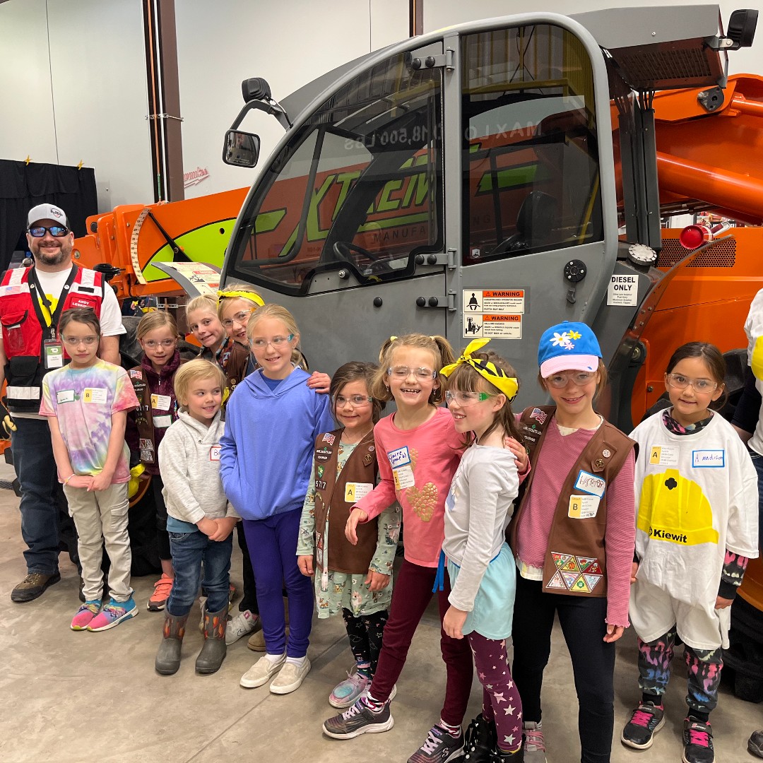 If you’re looking for a reason to be excited about the future of the industry, these girls are it! Nearly 100 Girl Scouts, grades 2nd - 12th, visited our Kiewit Training Center for the 'Build Like a Girl' event. They experienced our crane simulator and created concrete flowers.