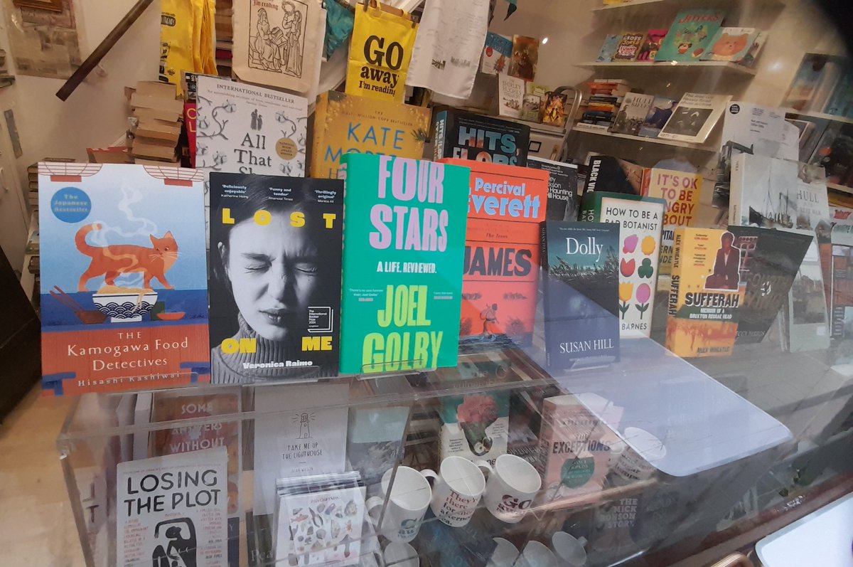 One of those real life, out in the wild, Bookshop Windows ❤️📚❤️