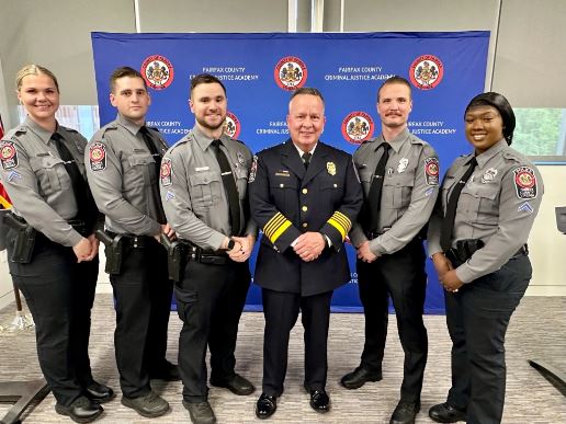 Congrats to our new officers & thanks to @TomRoussey7News for covering our Option 5 Graduation. This expedited academy gets experienced cops to our streets. Check out @7NewsDC full story here 🔽 bit.ly/3UoPCTB
