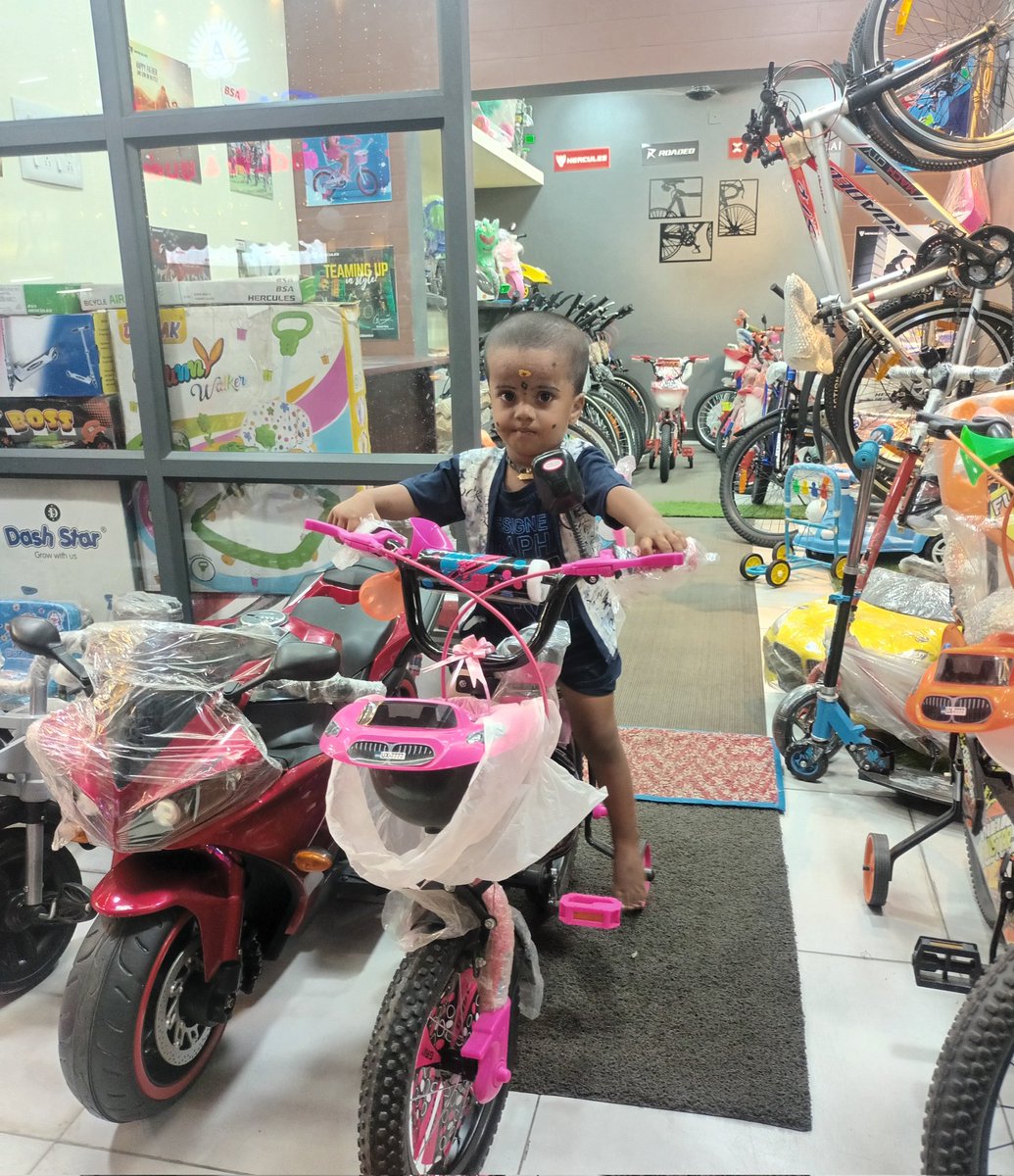 #LScycles 🚲 🚴‍♀️
#Madurai  #NammaMadurai

Thankyou for Purchase at #LScycles
#ParentsSpcialGift 

Best wishes to kid ✨️ 
#MyFirstCycle #HappyRide #Healthy #MyCycle