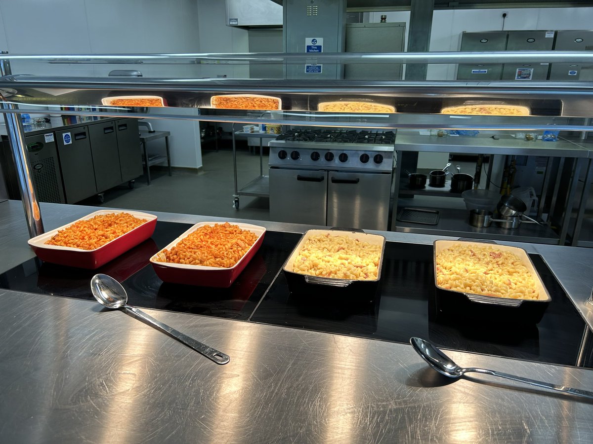 #lovefoodhatewaste we had an Italian 🇮🇹 banquet at Enterprise today, curtesy of our talented tutor Laura. Students enjoyed home made pasta and focaccia bread made from this week’s left overs ! 😋