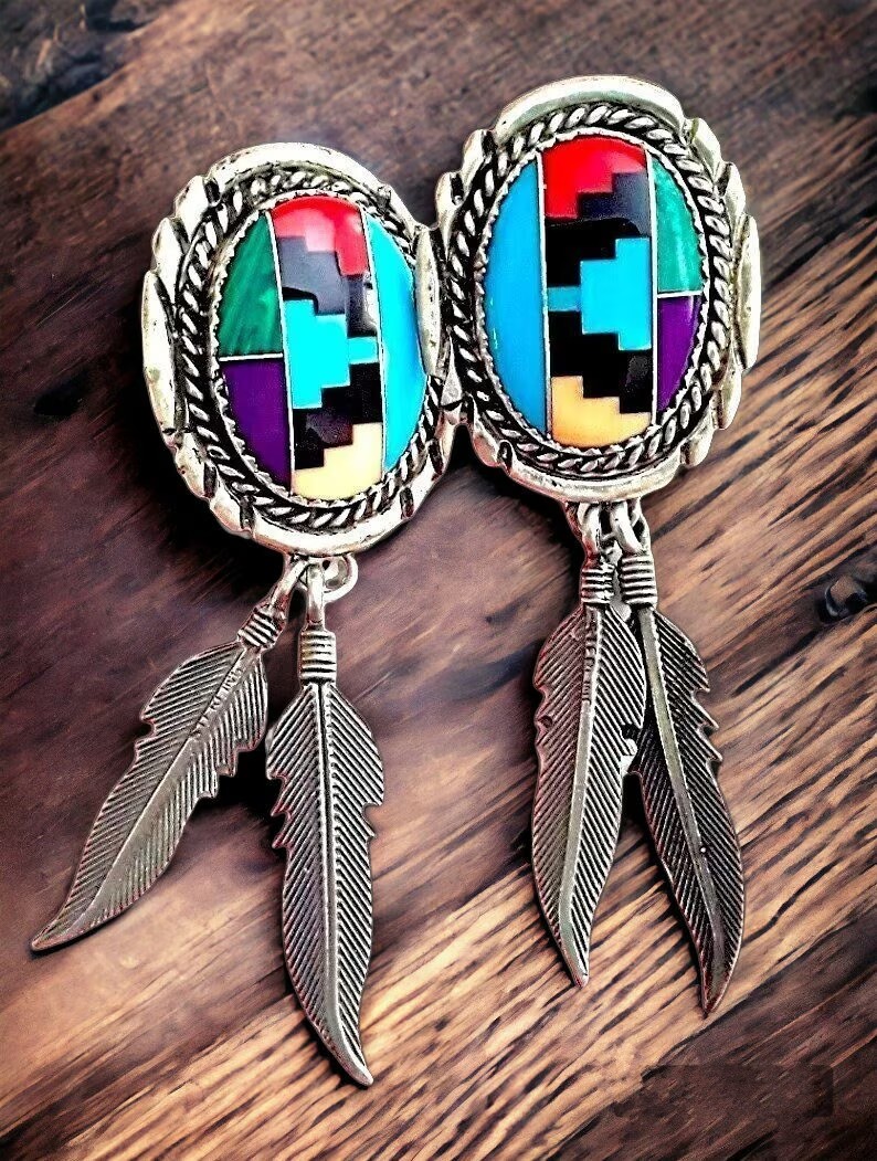 etsy.com/listing/171118…
#earrings #post #pierced #sterlingsilver #vintage #Navajo #americanindian #nativeAmerican #gemstones #inlay #turquoise #coral #malachite #sugilite #jasper #onyx #multigemstones #Southwestern #dangles #feather #925 #natural
