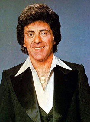 🎶Grease is the word🎶It’s big one for Francesco Stephen Castelluccio better known to us music fans as @frankievalli as he celebrates his 90th birthday today. Frankie and the Four Seasons are to receive their star on the Hollywood Walk of Fame today. ⭐️ #FrankieValli #fourseasons