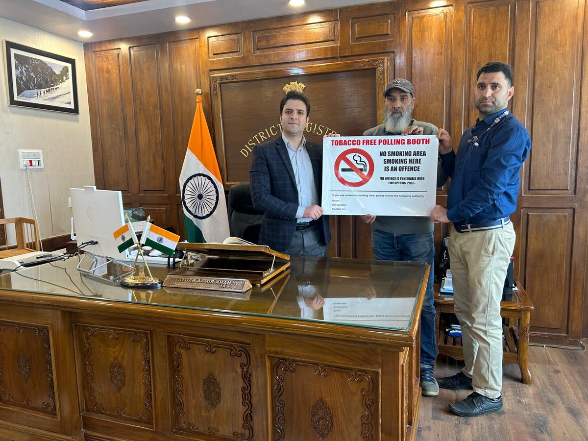 In light of the direction of Chief Election Officer JK UT for Tobacco Free Polling Stations, The STCC Unit of directorate of Health Services Kashmir Provided Sample Signages to Worthy Deputy Commissioner Kulgam in presence of CMO Kgm @SyedAbidShah @AtharAamirKhan @ECISVEEP