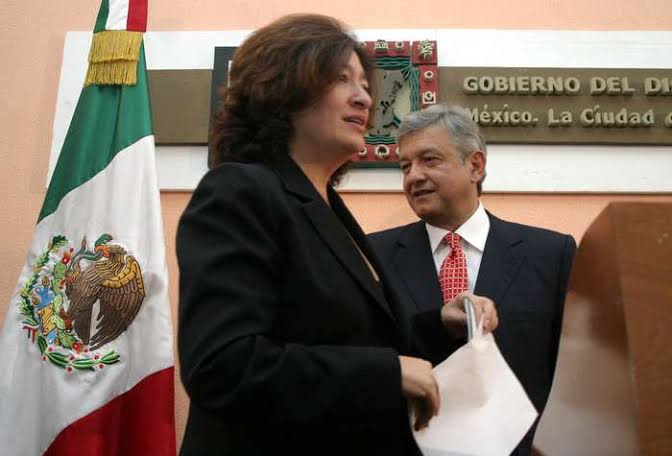 En cualquier gobierno medianamente decente, Florencia Serranía habría renunciado al otro día de que colapsó la Línea 12. Pero como buena morenista, pensó que su amistad con AMLO y Sheinbaum le iban a garantizar impunidad. La 4T no respeta a las víctimas. #Linea12NoSeOlvida