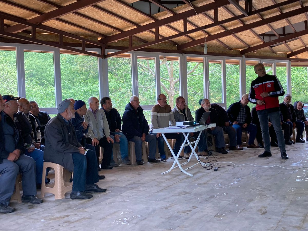 Kadılar Mahallemizi ziyaret ettik. Kurum Temsilcilerimizin ve Mahalle Muhtarımızın katılımıyla,halk toplantımızı gerçekleştirdik,İlçe Tarım Ve Orman Müdürlüğümüzce düzenlenen Kahverengi Kokarca Bilgilendirme Toplantısına katıldık.