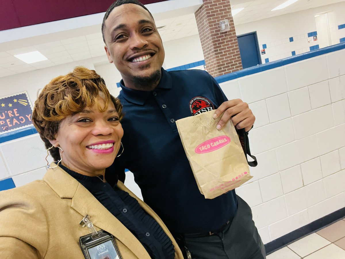KWilliamsDLD's tweet photo. Service-Oriented! These amazing leaders received breakfast this morning for facilitating a study session and participating! #celebratesuccess #empowersothers #communicateseffectively #teamfocused #leadershipdevelopment https://t.co/IgMxuySj5L