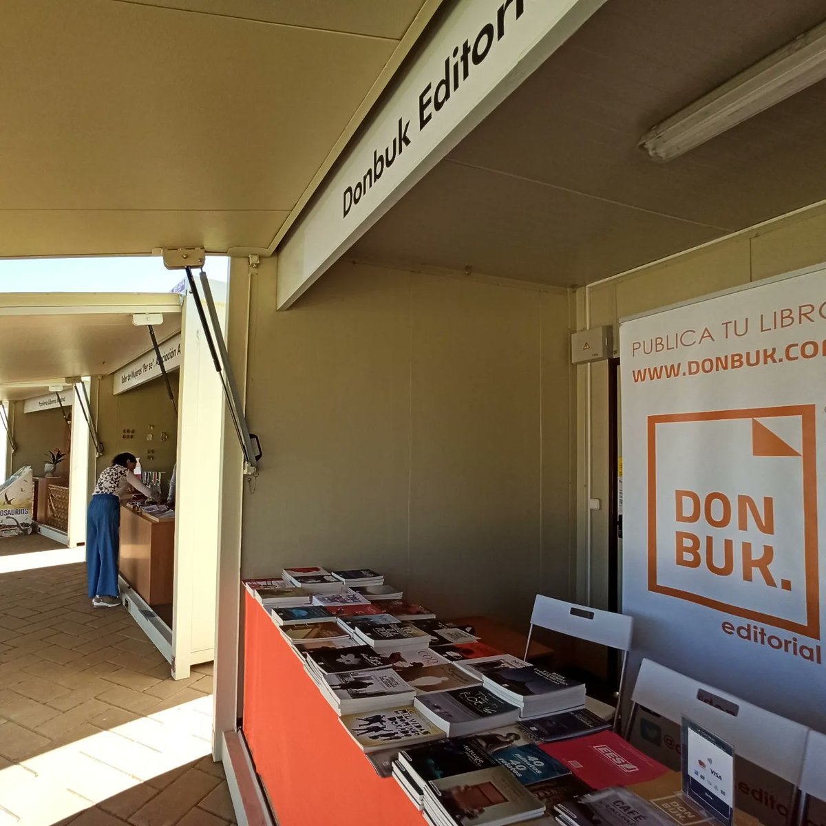 Ya estamos en la Feria del Libro de La Rinconada, con nuestras novedades, promociones y firmas. ¡Pasa a saludarnos! #libros #feriadellibro #estacióndelasletras