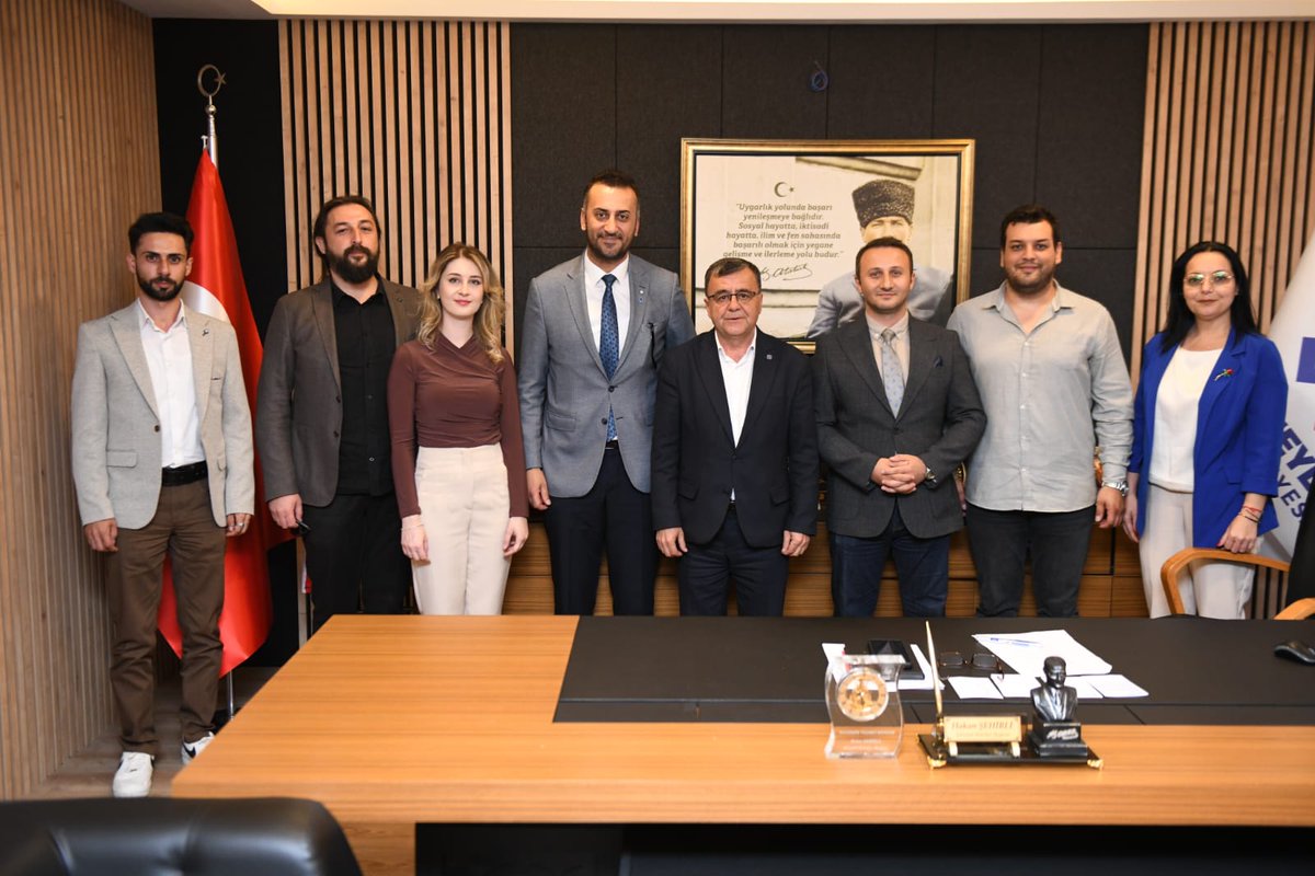 Deva Partisi Balıkesir İl Yönetimi olarak Altıeylül Belediye Başkanı Hakan Şehirli'ye hayırlı olsun ziyaretinde bulunduk. 

Yeni dönemde şehrimizin daha da ileriye taşınması için iş birliği ve destek sözü verdik.

Birlikte başarılı çalışmalara imza atacağımıza inancımız tam!