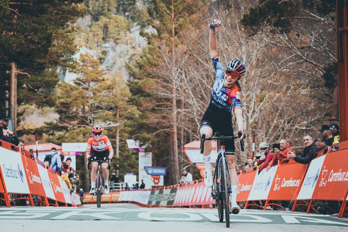 ⚡️E 💥V 💪I ⛰️T 🥇A 🏆🎶 That is like Muzic to our ears! 🇫🇷 @EvitaMuzic - @FDJ_SUEZ #LaVueltaFemenina 📸 @cxcling