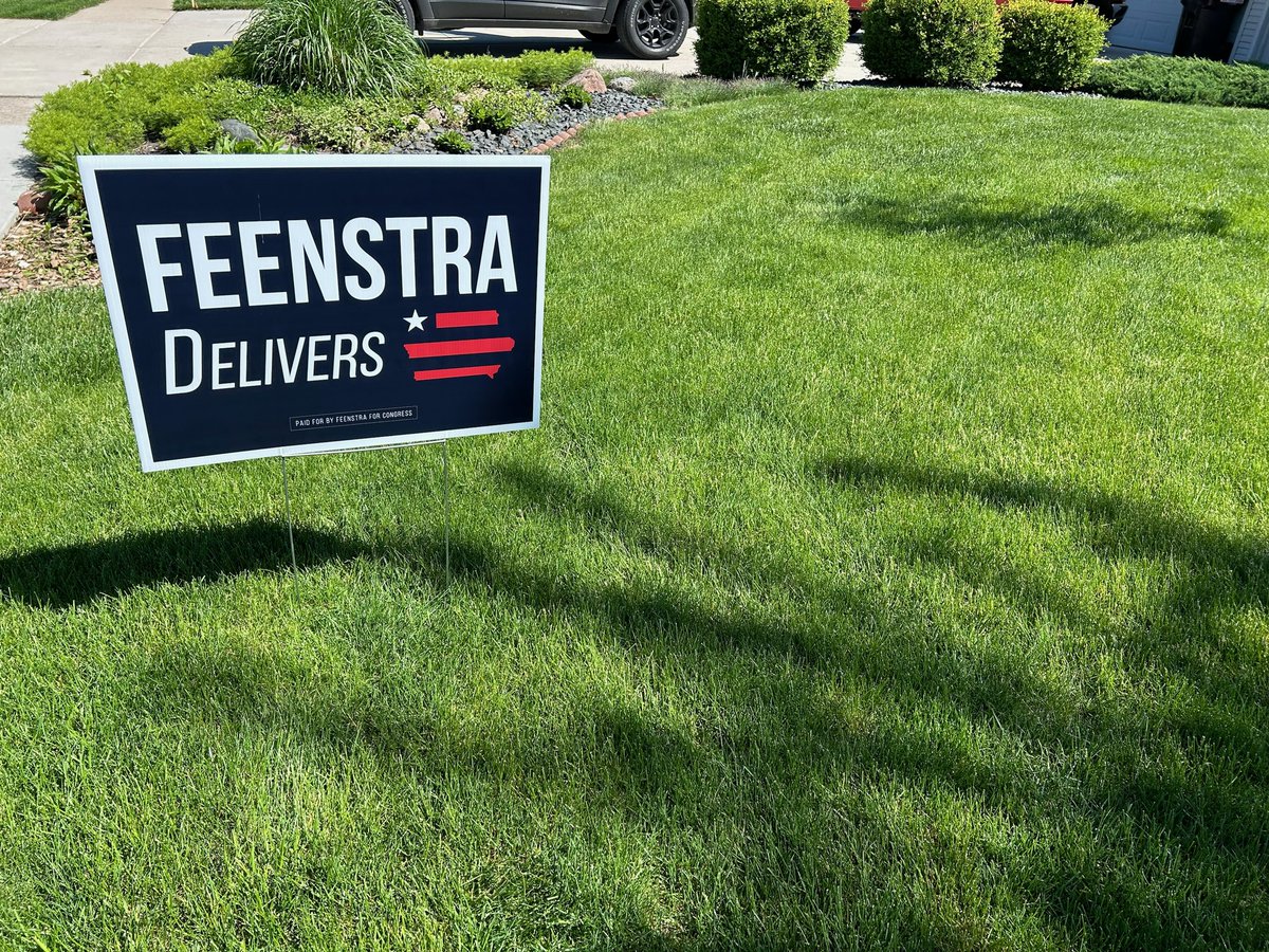 We have another family on #TeamFeenstra in Huxley! Great to see #FeenstraDelivers signs all across #IA04!