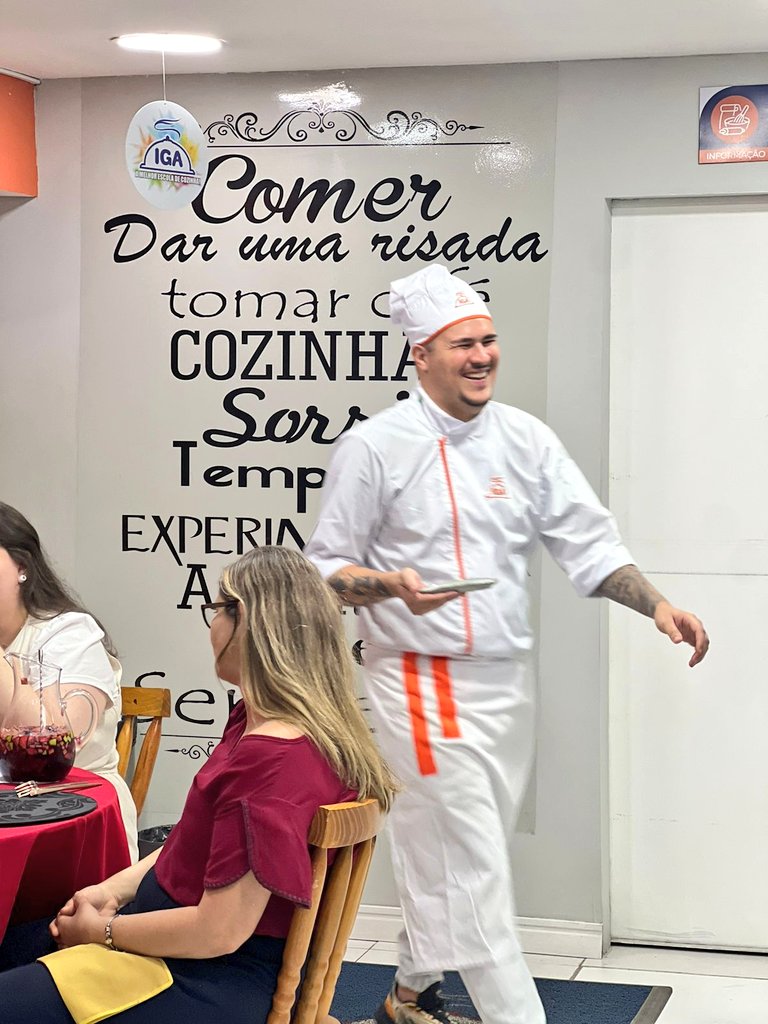 Oficialmente formado em gastronomia!
Ontem foi um diazinho bem feliz, finalizando um ciclo muito importante na minha vida. Gratidão demais por todos que me ajudaram nesse processo!