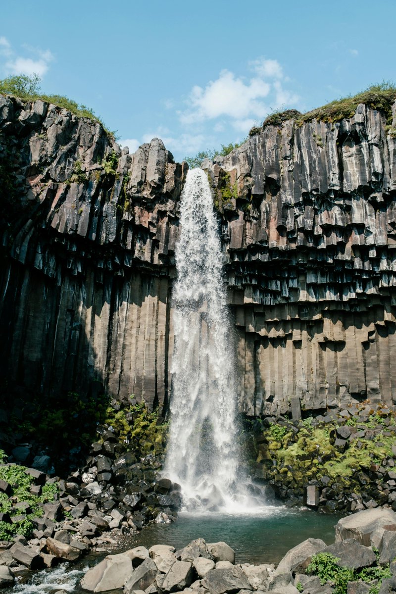 Svartifoss waterfall in Skaftafell in Vatnajökull National Park, Iceland 🇮🇸