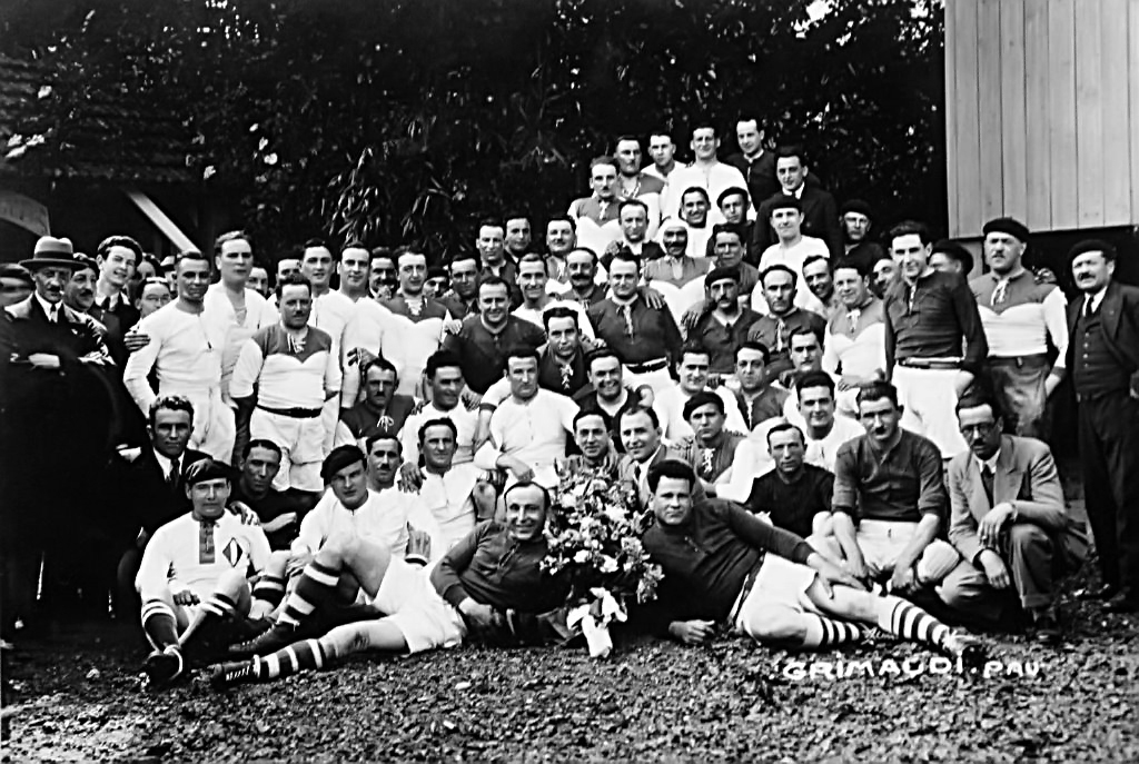 Notre  président Jean-Pierre Broutschert a trouvé cette photo qui date de la  saison 1932-1933, prise par le studio Grimaldi à Pau. #villedepau #omspau #sectionpaloise