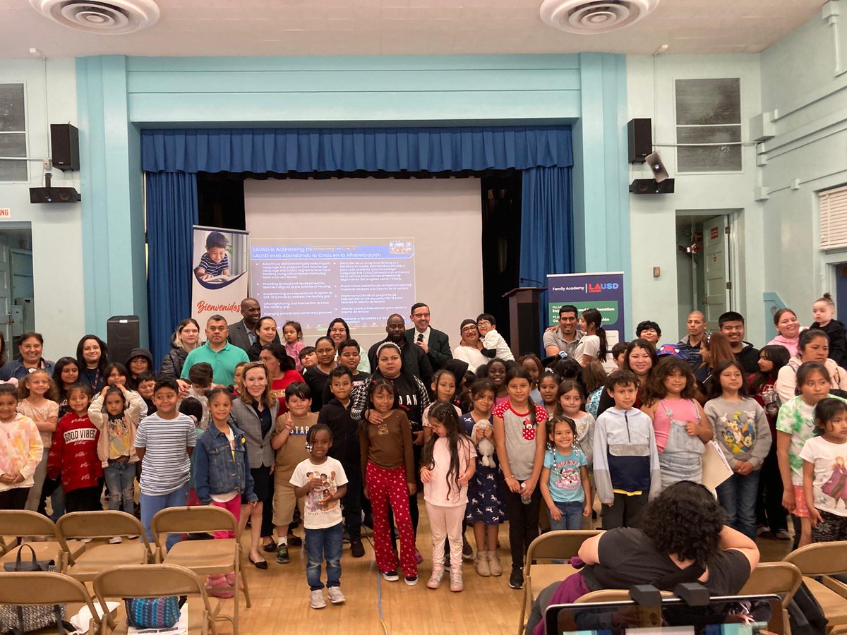 We know our @LASchools families get excited about reading. @FamsinSchools and @LAschoolsSouth invited families to the Family Academy where parents and students learned the core skills to develop reading proficiency and also received book sets. #ScienceofReading