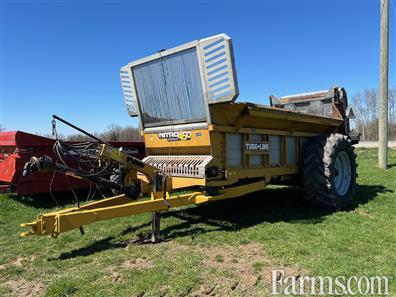 2018 Tubeline 450 👇 Single axle, 1 piece gear box, vertical beater—in excellent condition, listed by Northfield Ag: farms.com/used-farm-equi… #OntAg #ManureSpreader