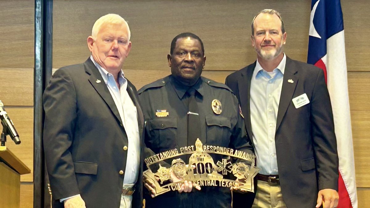 Sgt Barnes was honored with the Directors Award at the @100clubcentex 41st Annual Awards Ceremony for heroism during the shooting at @NortheastECHS. It was amazing to see him awarded among all the other brave and incredible first responders who were honored yesterday as well.