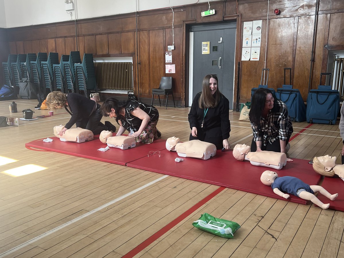 Many thanks to Davie from @Safeaidtraining who delivered #FirstAid training for staff today. We now feel far more confident about being able to administer aid to members of our school community. #StayingAlive #EmergencyFirstAid