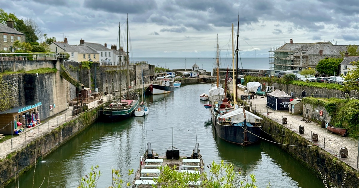 Yesterday, some of the Coast Path Connectors team in Cornwall headed out to Charlestown with partners @stpetrocs for a walk to Porthpean before heading to the Shipwreck Treasure Museum for a special tour. #swcp #coastpathconnectors #project #makingadifference