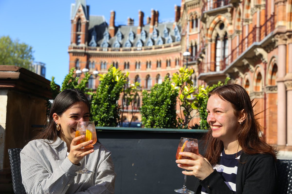 When life throws you a long weekend, it’s time to rally your ride-or-die and hit up The Betjeman Arms! 🥂 We’ve got the drinks flowing and our sun-soaked terrace waiting just for you ☀️
#youngspubs #youngspublife #youngspubspeople #bankholiday #bankholidayweekend #spritz