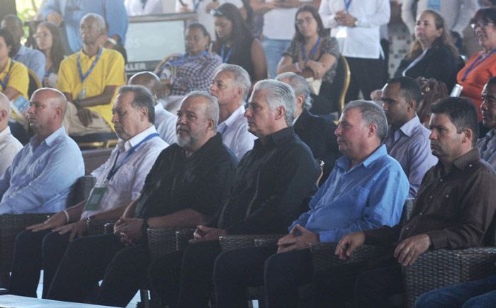 El presidente @DiazCanelB asiste hoy a la tercera jornada de #FitCuba2024, que concluirá el 5 de mayo venidero, en la cayería norte de #CiegoDeÁvila ✍️ @ACN_Cuba