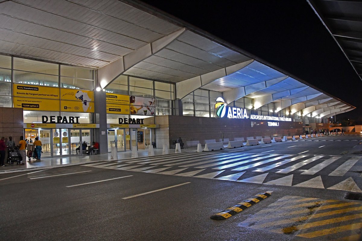 Côte d'Ivoire : L'aéroport international Félix Houphouët Boigny à d'Abidjan.

Merci PRADO 💪🩷

#cotedivoire #CIV225 #Abidjan #ivoirien #Afrique #aerien #Transports