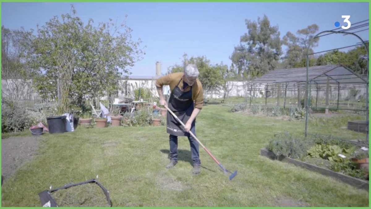Chaque semaine retrouvez les #TutosJardin du maître jardinier Jean-Pierre Bauzet 🧑🏼‍🌾🌿

Dans cet épisode Jean-Pierre vous explique comment entretenir votre gazon 🌱
➡️ youtube.com/watch?v=bcEA7K…

#Tuto #France3 #gazon #entretiendejardin  #jardinage #EcoleDuBreuil
