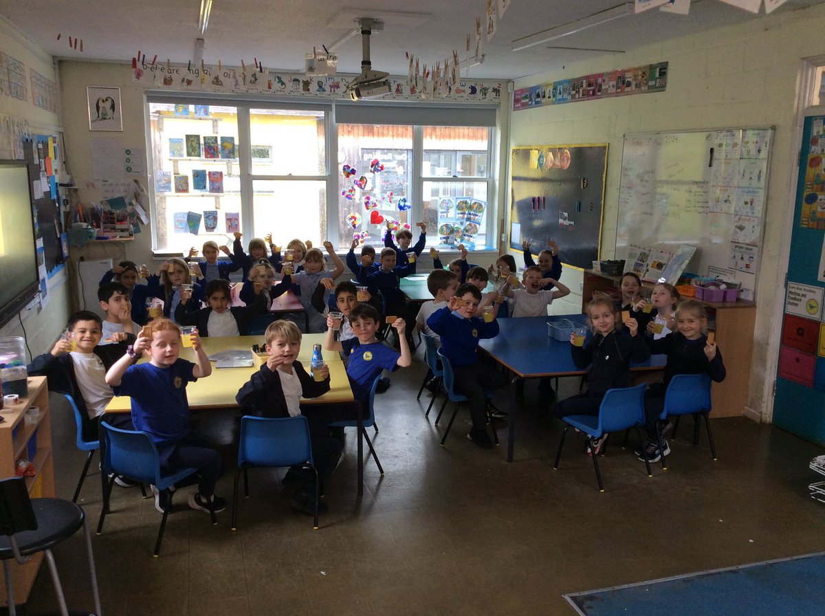 Penguins class have been super busy learners! 🐧RE - places of worship 🐧Story time with The Reading Ambassadors -The Wonkey Donkey 🐧Science - growing beans 🐧History - tour of Buckingham Palace We also enjoyed juice and biscuits for winning Attendopoly!🥤🍪👏🏼