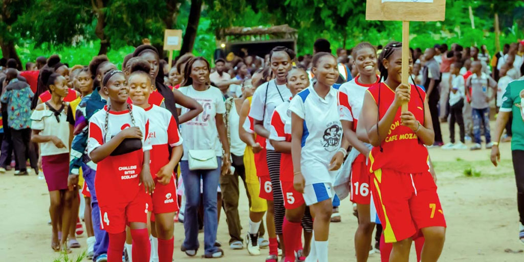 Hundreds of young athletes enjoyed being part of the Salesian Games at the City of Youth, near Kinshasa, Democratic Republic of the Congo. They engaged in friendly competitions, fostering a spirit of teamwork & camaraderie among youth. 😀⚽🏀 #youthathletes #youthsports #sports
