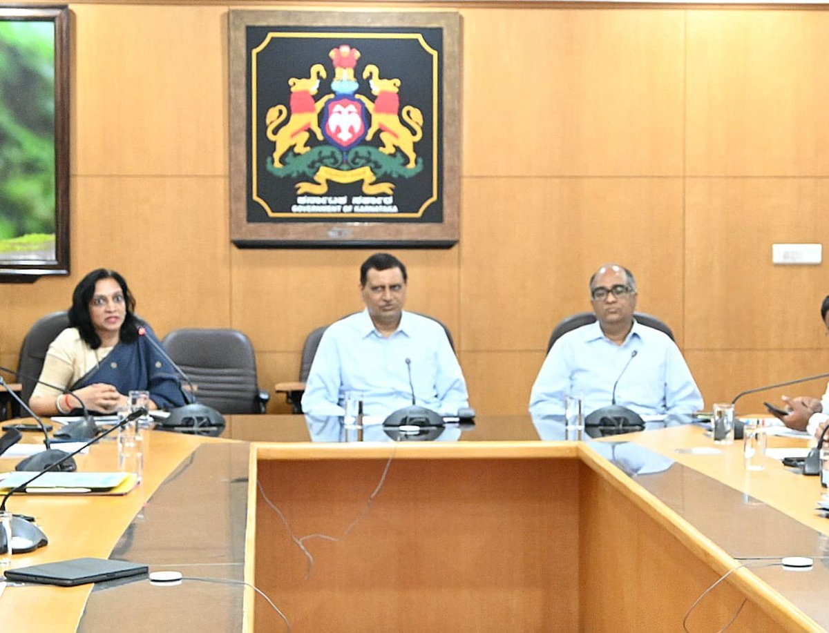 Meet to discuss land acquisition issues btwn Rlys & State: In a proactive move to expedite railway projects and streamline land acquisition processes, General Manager @SWRRLY Arvind Srivastava attended a coordination meeting with the Chief Secretary of Karnataka today (Friday).…