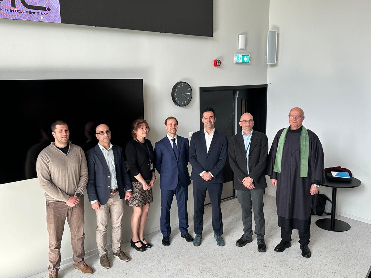 Filippo Maria Bianchi (@filippomariabi1) on Twitter photo It was really a pleasure to be invited at the West Norway University of Applied Science as the opponent for the PhD thesis of Michele Gazzea.
Excellent work, both the defendant and his supervisor <a href="/RezaArghandeh/">Reza Arghandeh</a>! It was really a pleasure to be invited at the West Norway University of Applied Science as the opponent for the PhD thesis of Michele Gazzea.
Excellent work, both the defendant and his supervisor <a href="/RezaArghandeh/">Reza Arghandeh</a>!