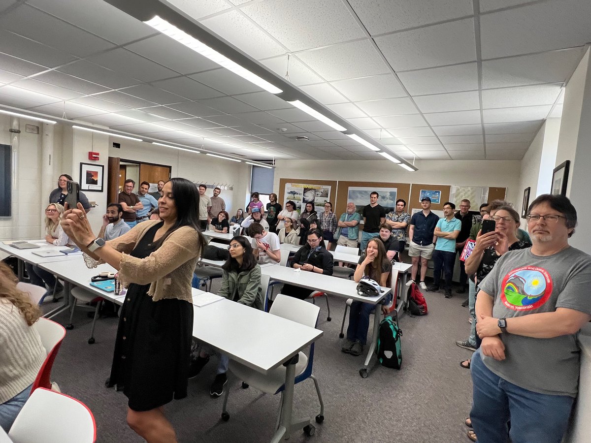 Today Prof. Grant Petty's taught his last class in @UW_AOS , as he retires after 24 years. We surprise 'disrupted' his graduate radiation class to celebrate Grant's tireless, dedicated efforts towards our students and discipline! A fitting closure to our most recent AMS awardee!