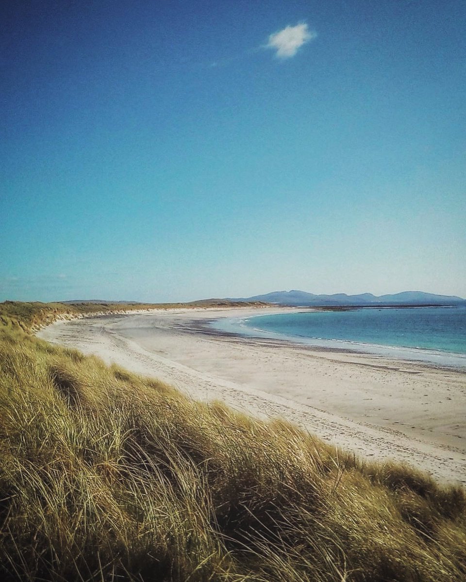 Just lie down , rest and enjoy the warm sunshine, live that dream. ☀️ #FridayFeeling #sunshine #WeekendVibes #seatherapy #GoodVibesOnly #spring #StormHour #jefinuist #outerhebrides #scotland