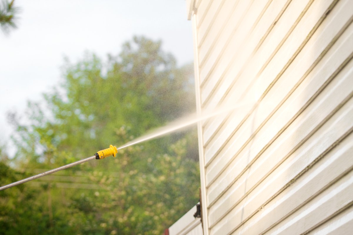 stonesinyoyard's tweet image. Pressure washing can give your home's exterior a fresh, new look. Our high-powered equipment can remove dirt, grime, and stains from your siding, driveway, and patio. This improves your property's appearance and helps extend the life of these surfaces. #CleanExterior 🏡